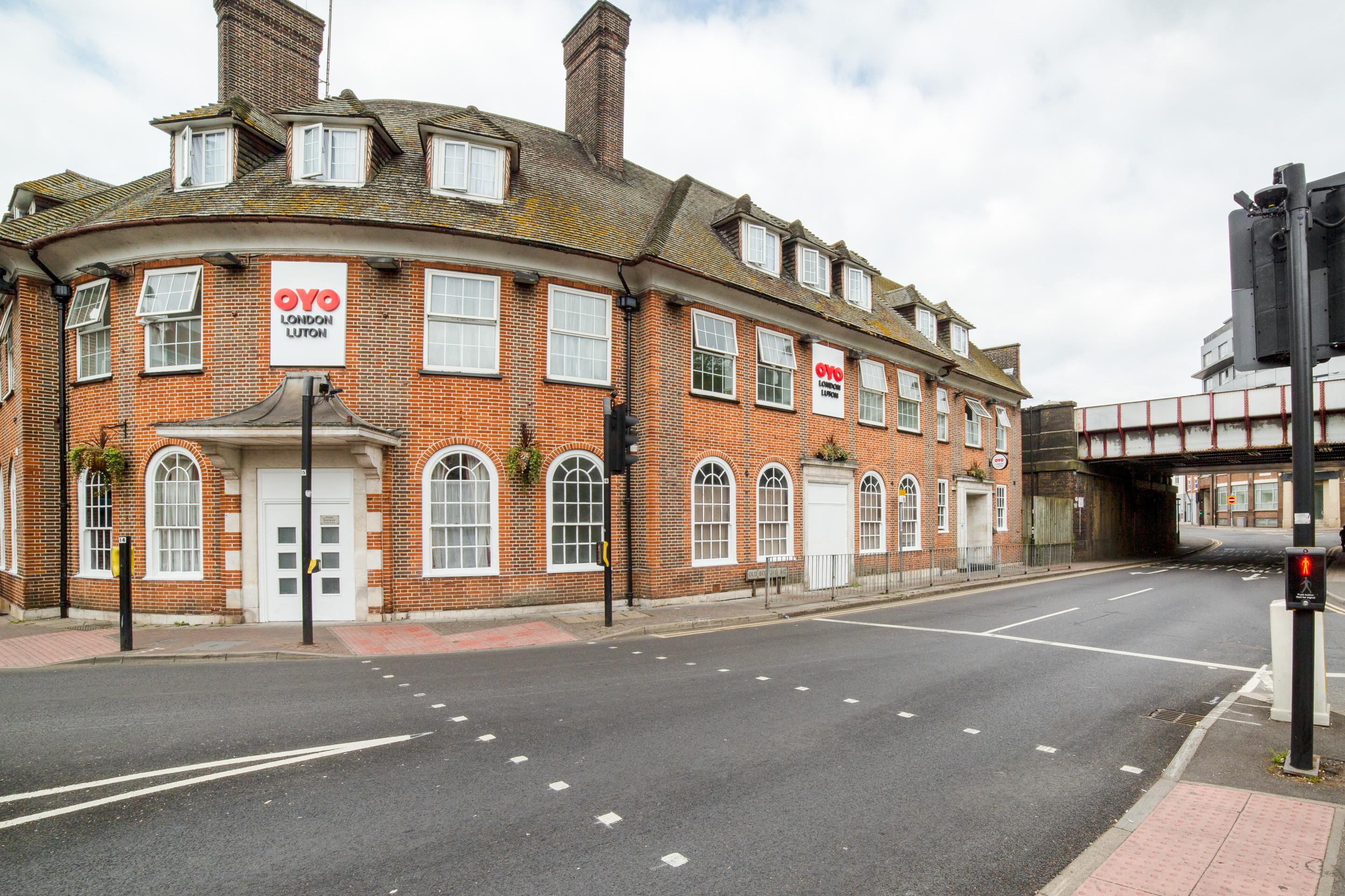 Hotel OYO London Luton Esterno foto