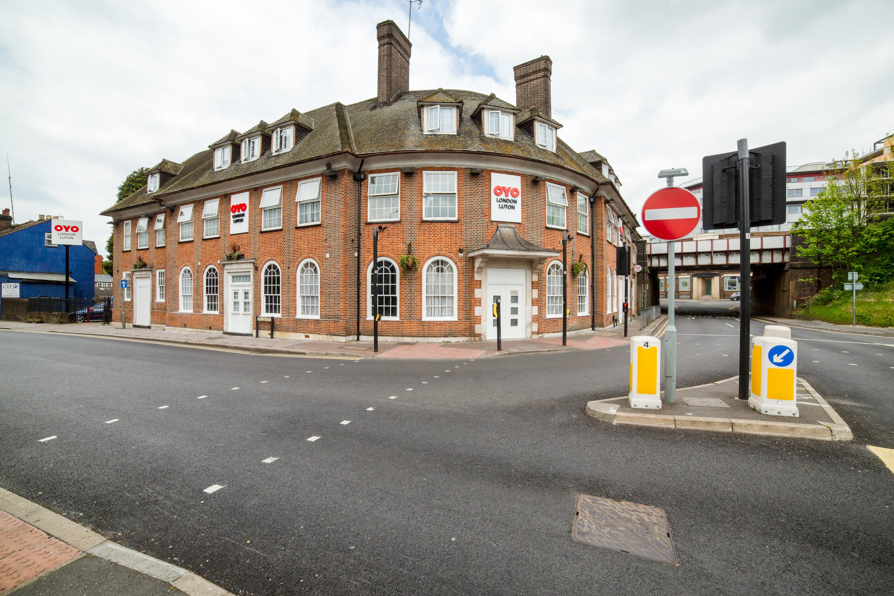 Hotel OYO London Luton Esterno foto